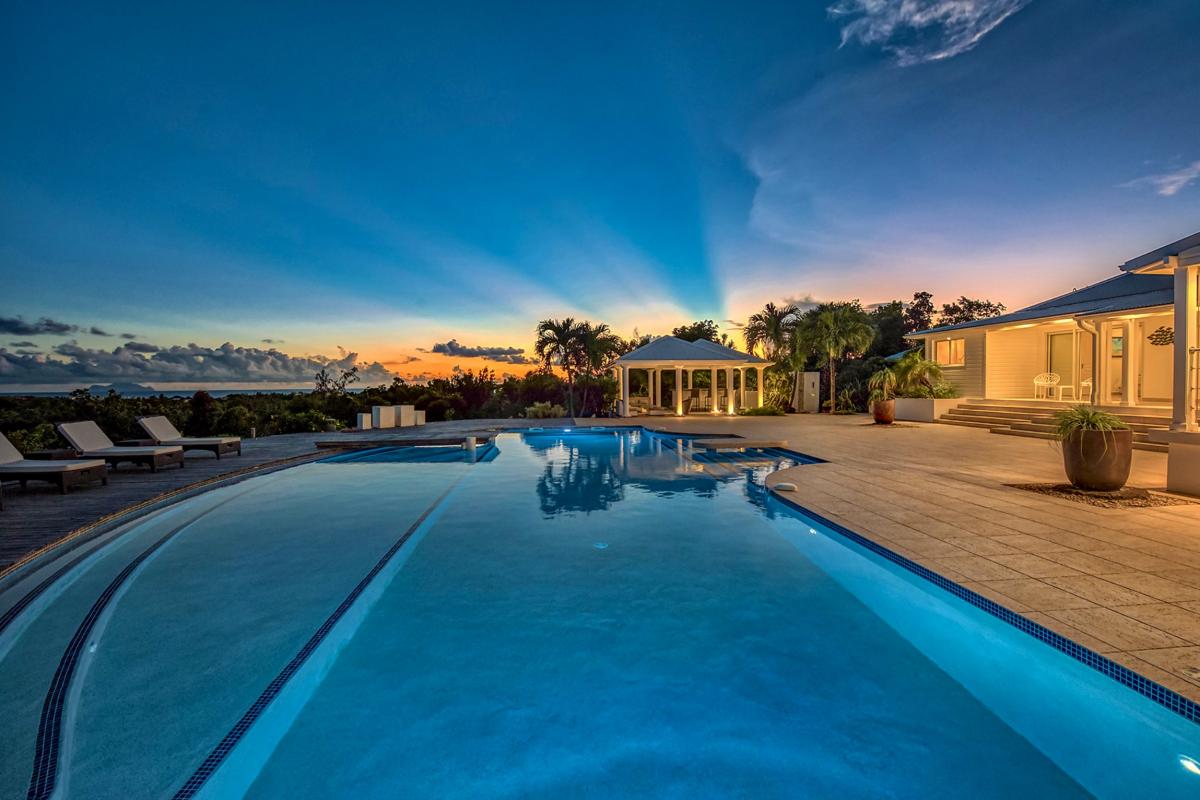 Charming Villa rental St Martin - Pool evening